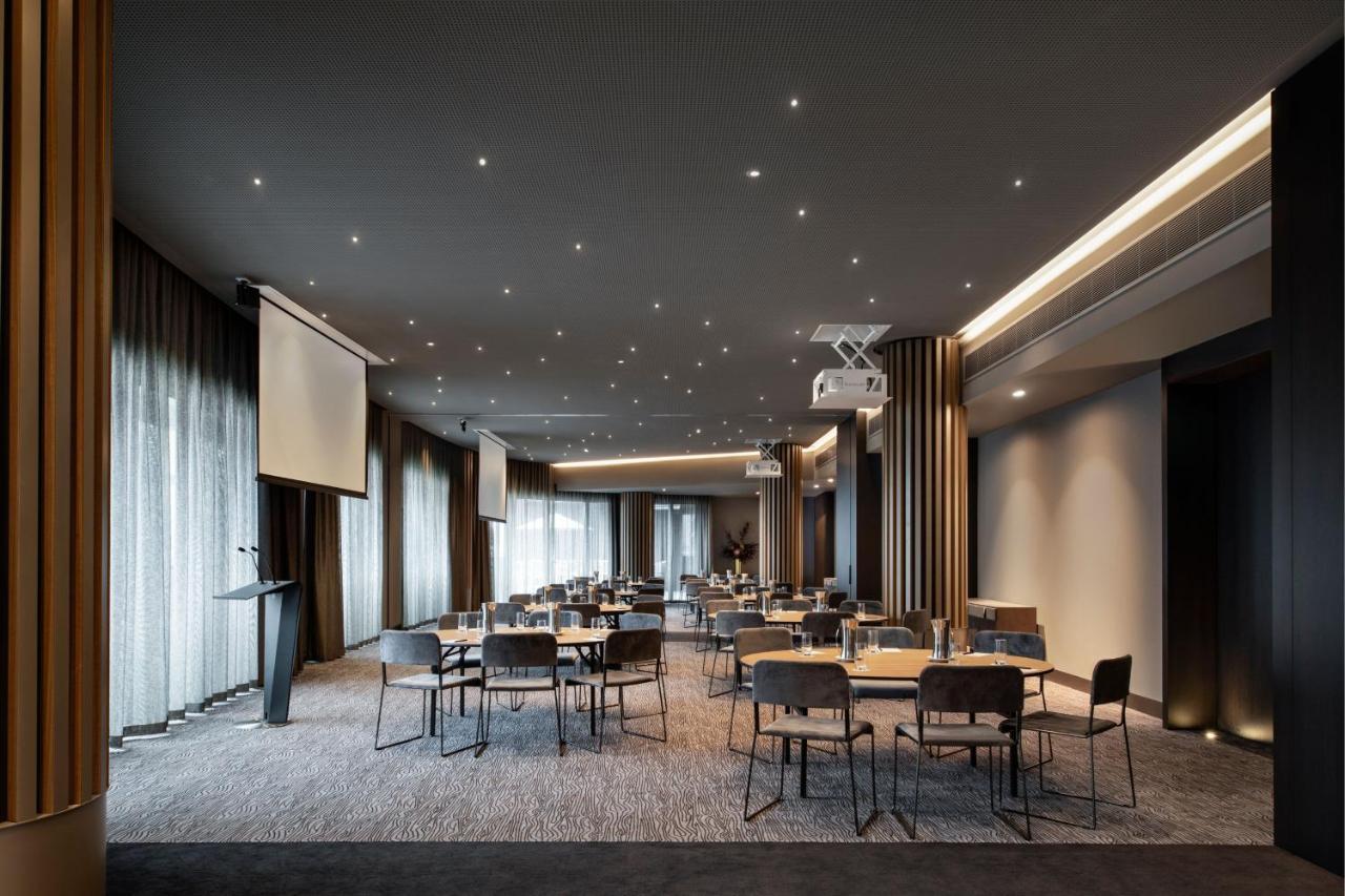 Melbourne Marriott Hotel Docklands Kültér fotó The meeting room
