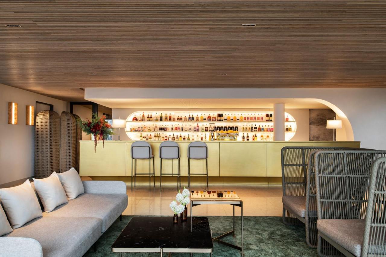 Melbourne Marriott Hotel Docklands Kültér fotó The bar at the 19th floor