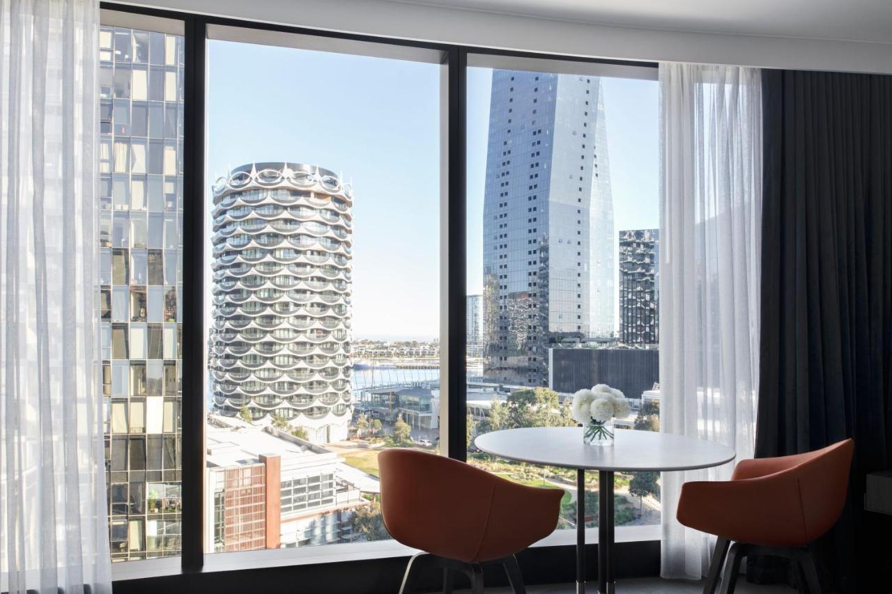 Melbourne Marriott Hotel Docklands Kültér fotó View from a typical apartment