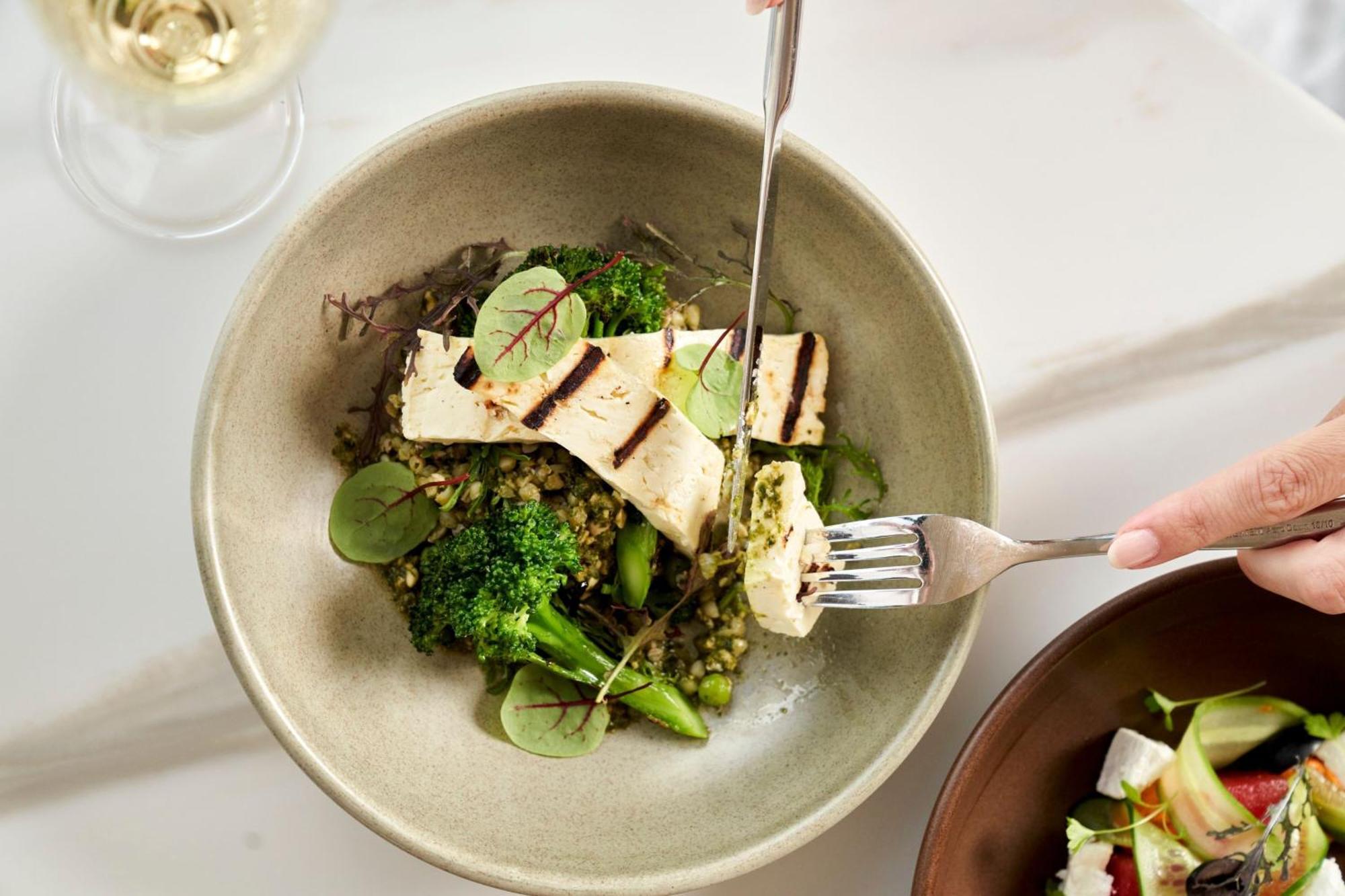 Melbourne Marriott Hotel Docklands Kültér fotó A salad with quinoa