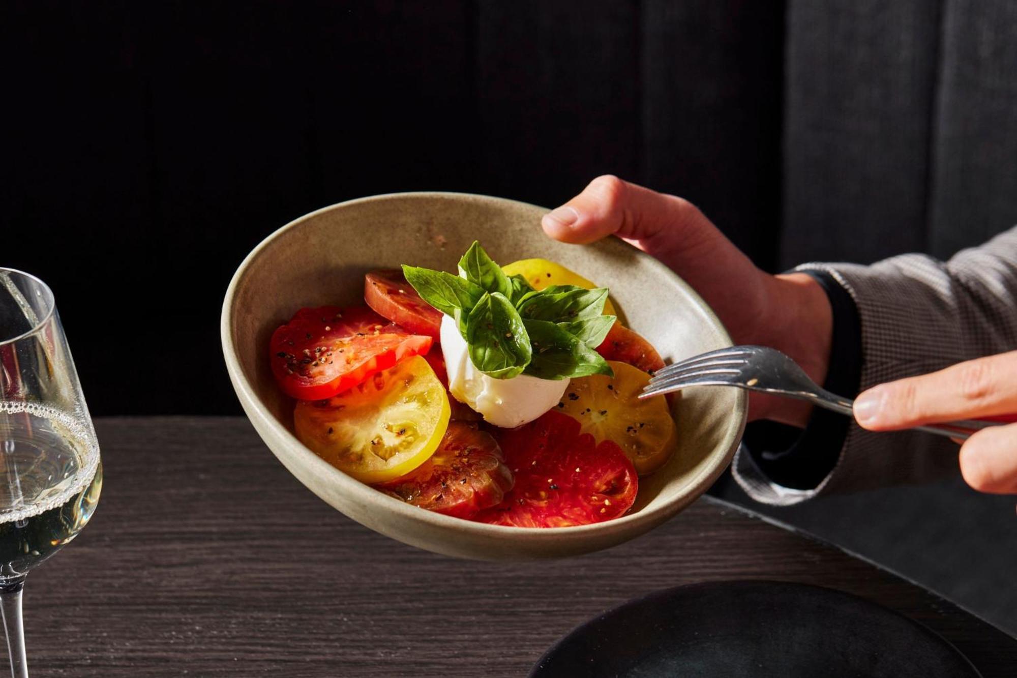 Melbourne Marriott Hotel Docklands Kültér fotó A tomato salad with mozzarella and basil