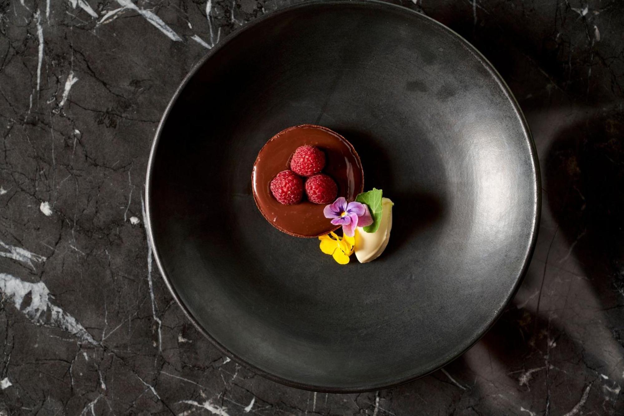 Melbourne Marriott Hotel Docklands Kültér fotó A chocolate dessert