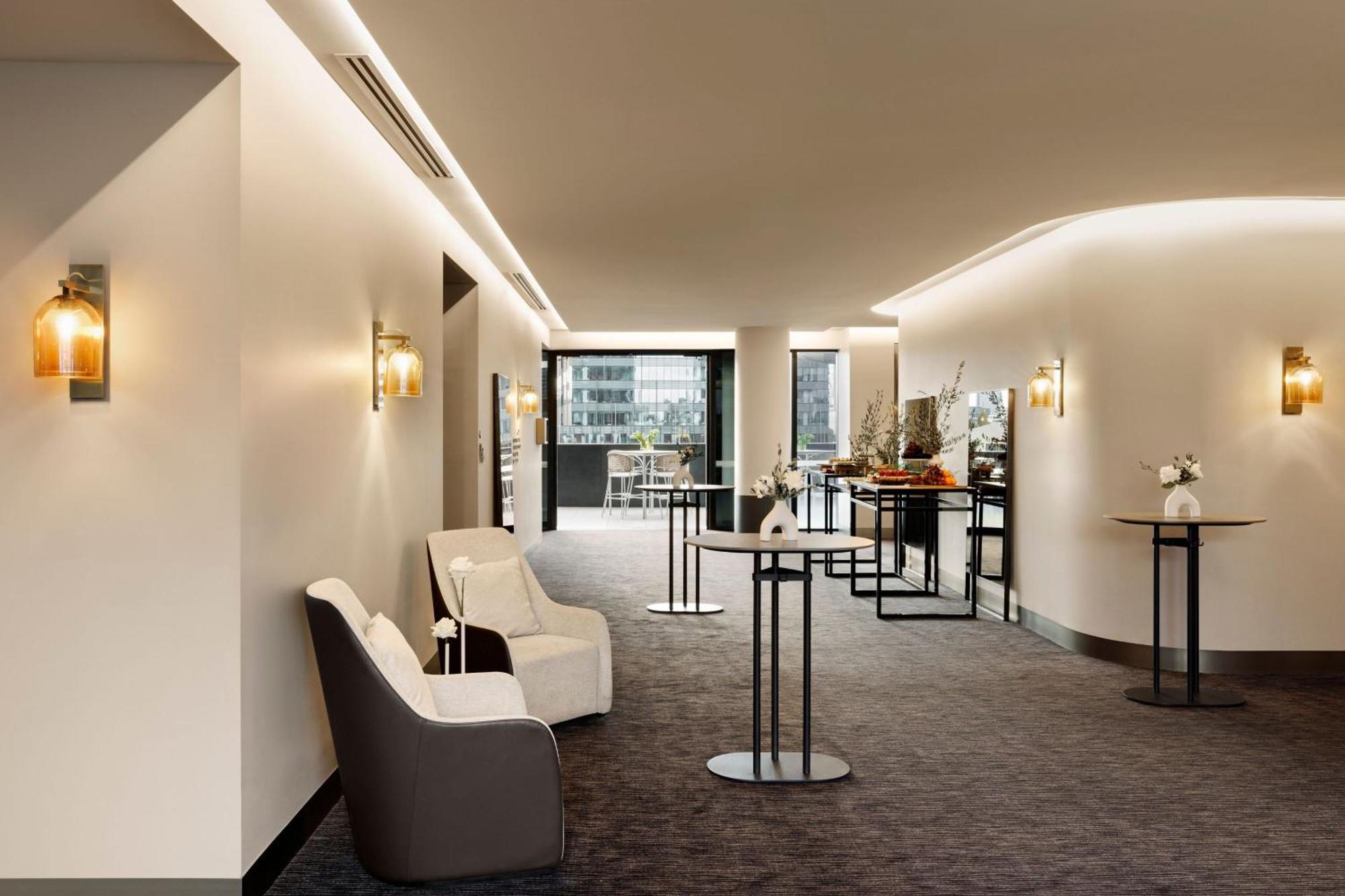 Melbourne Marriott Hotel Docklands Kültér fotó The Club at Frankfurt Airport